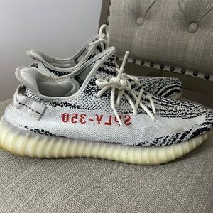 YEEZY BOOST 350 V2